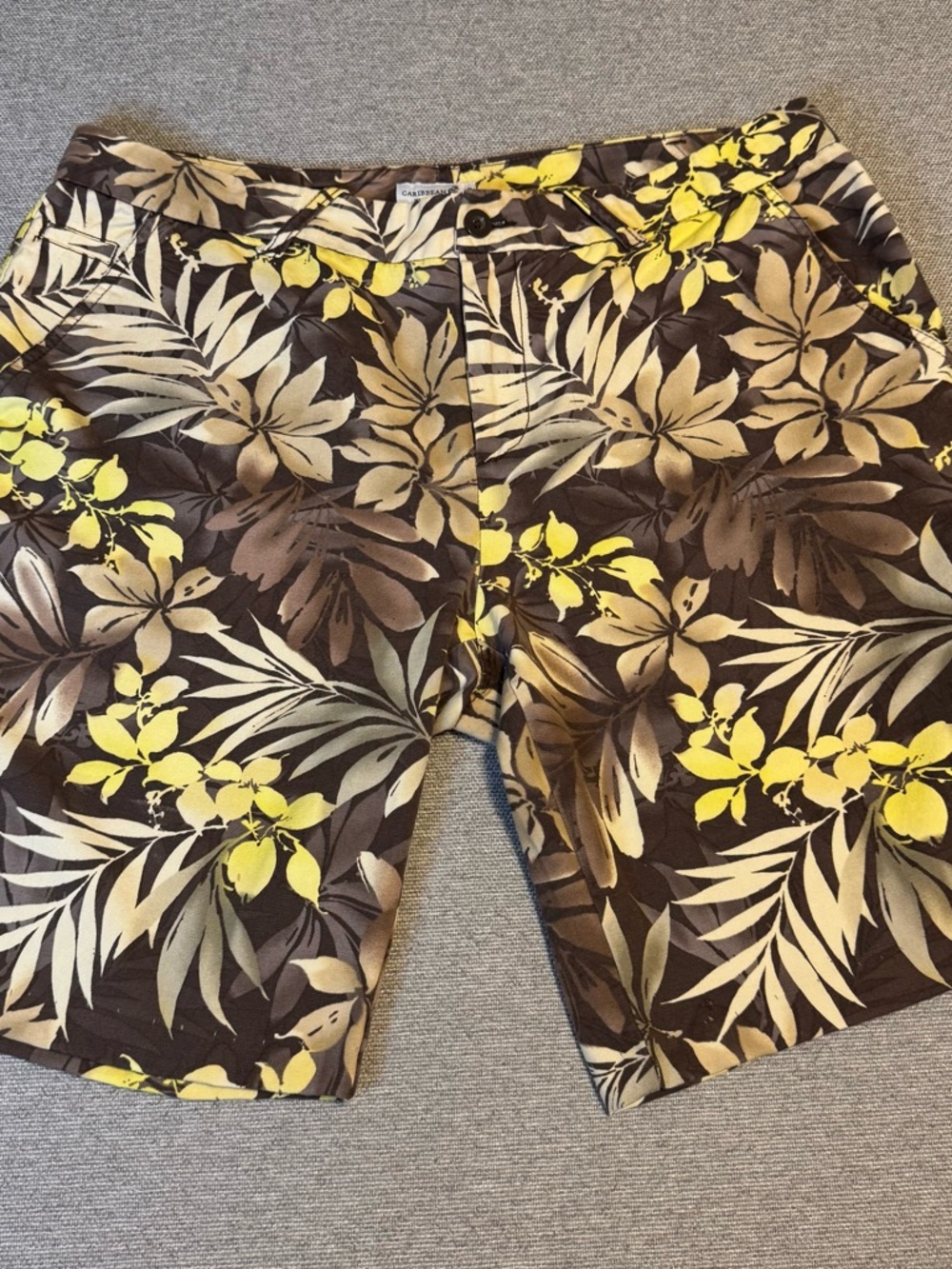 Caribbean Joe Women’s Yellow & Brown Hawaiian Floral Cotton Shorts size 14